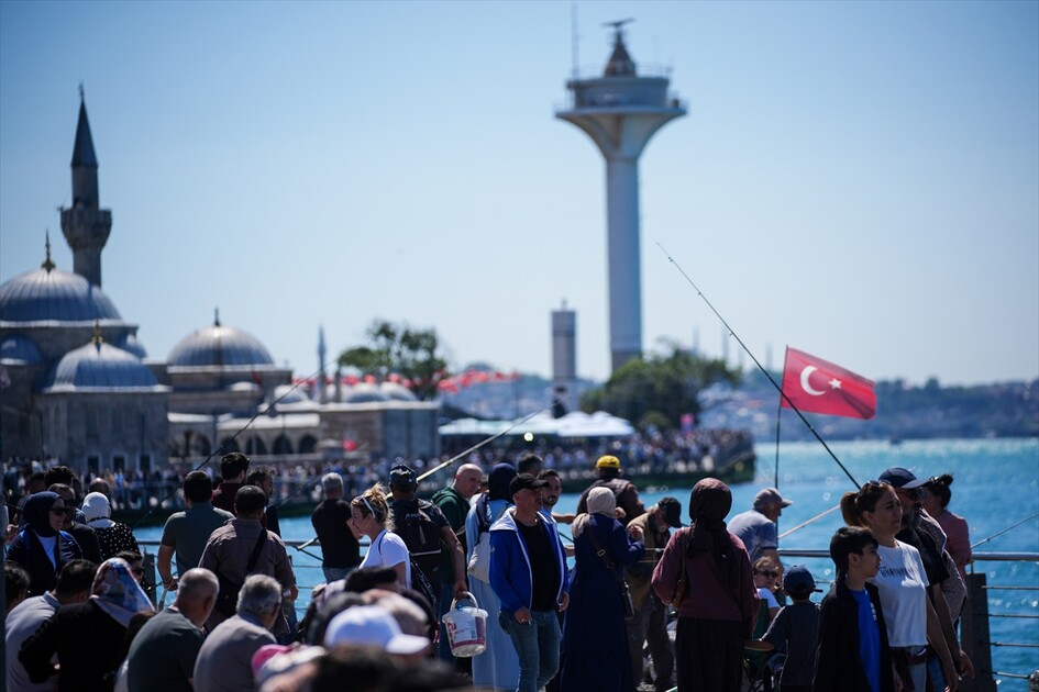 İstanbul'da vatandaşlar bayramın son gününde sahillere akın etti