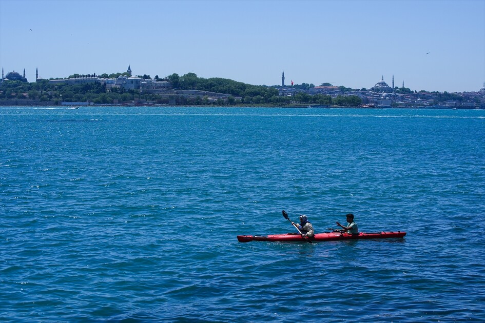 İstanbul'da vatandaşlar bayramın son gününde sahillere akın etti