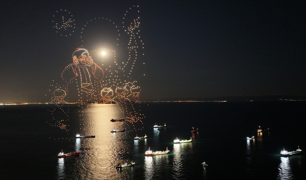 İstanbul'un fethinin 573. yıl dönümünde dronlu ışık gösterisi