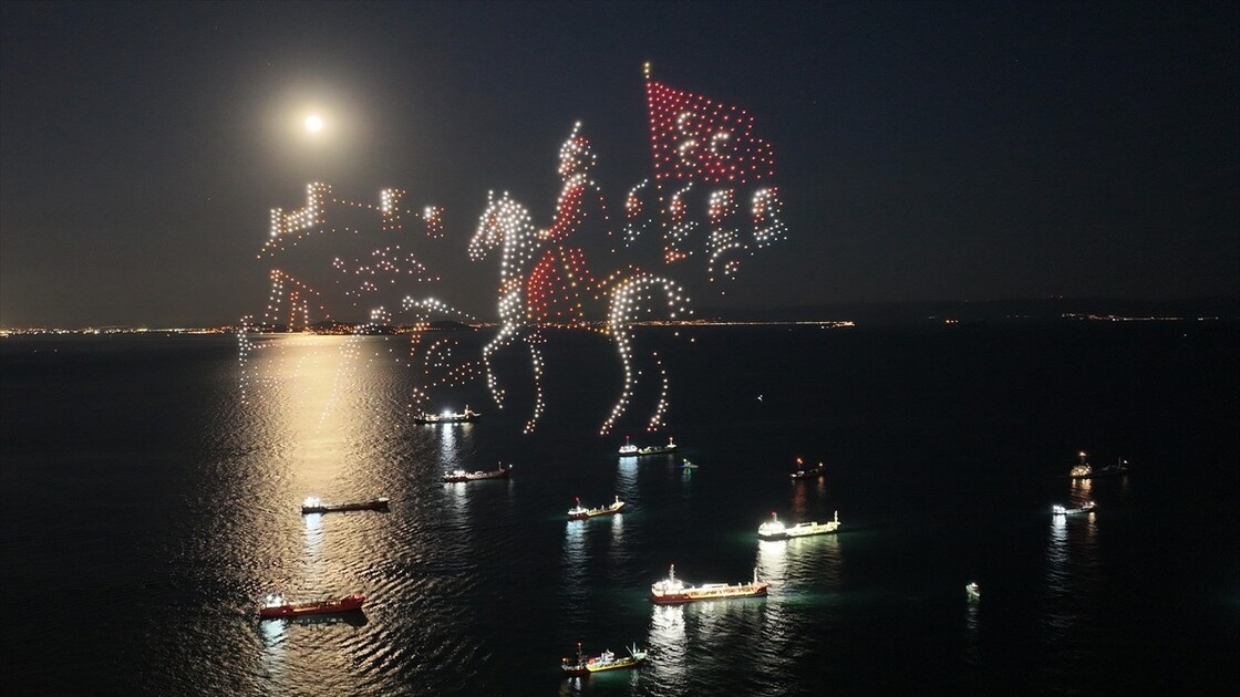 İstanbul'un fethinin 573. yıl dönümünde dronlu ışık gösterisi