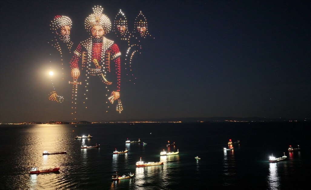 İstanbul'un fethinin 573. yıl dönümünde dronlu ışık gösterisi