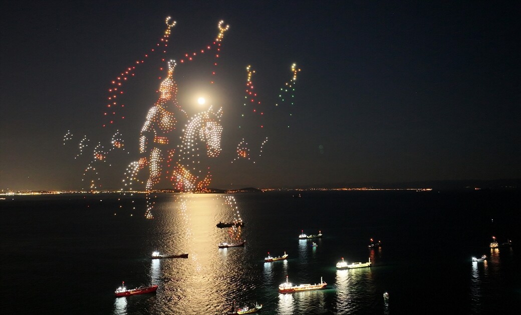 İstanbul'un fethinin 573. yıl dönümünde dronlu ışık gösterisi