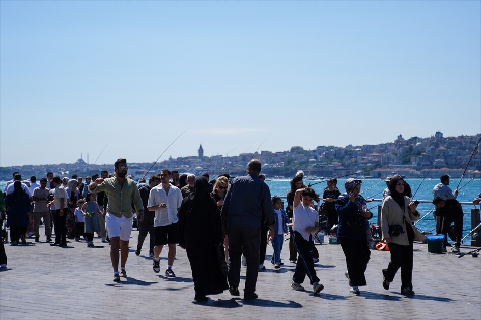 İstanbul'da vatandaşlar bayramın son gününde sahillere akın etti