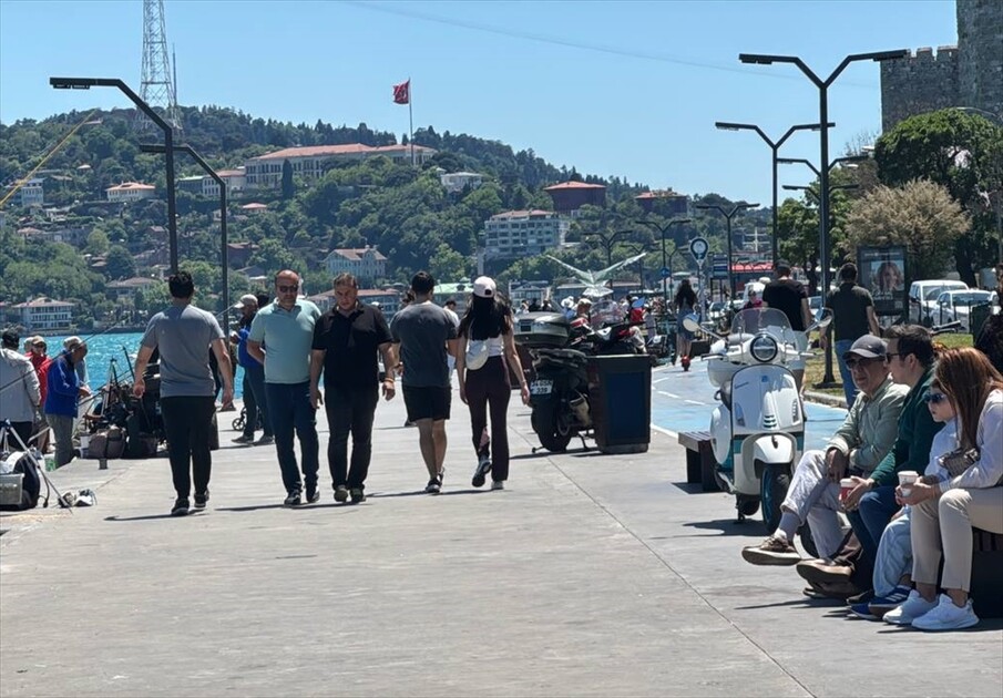 İstanbul'da vatandaşlar bayramın son gününde sahillere akın etti