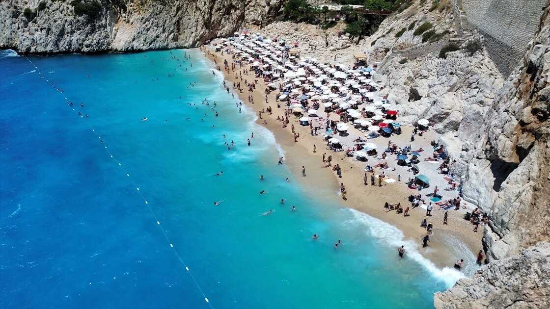Kaş'taki Kaputaş'ın Avrupa'daki en iyi 10 plaj listesine girmesi turizmcileri sevindirdi