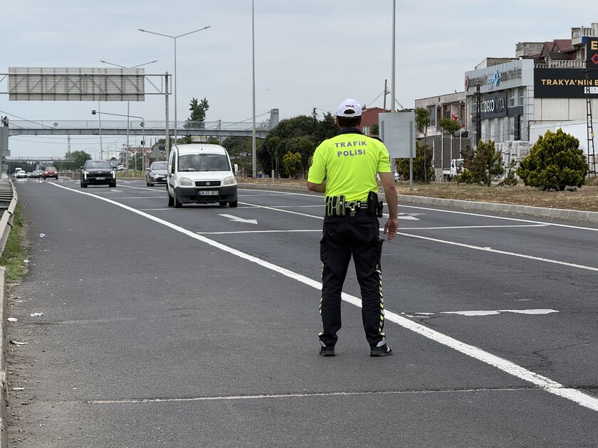 Tekirdağ-İstanbul kara yolunda bayram tatilinin son gününde dönüş yoğunluğu yaşanıyor