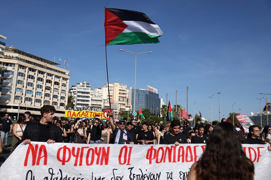 Yunanistan'da İsrailli turistleri taşıyan gemi protesto edildi