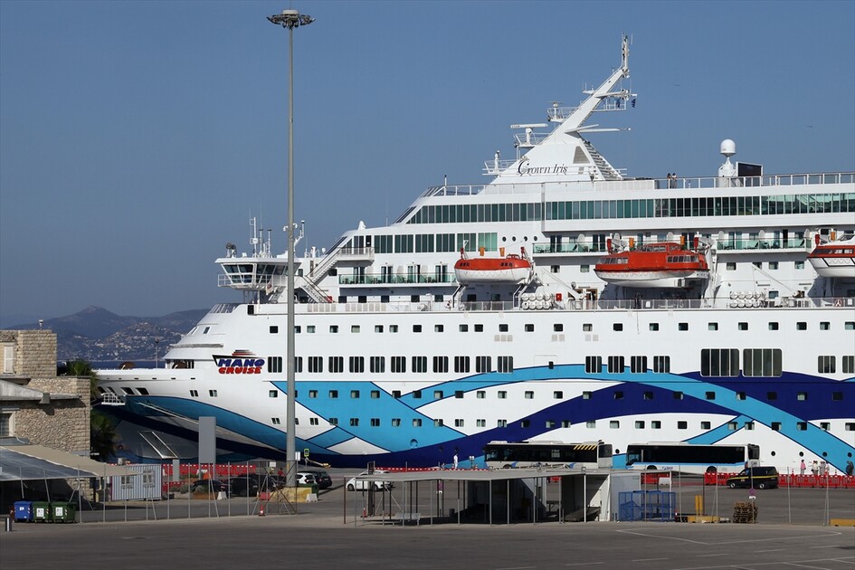 Yunanistan'da İsrailli turistleri taşıyan gemi protesto edildi