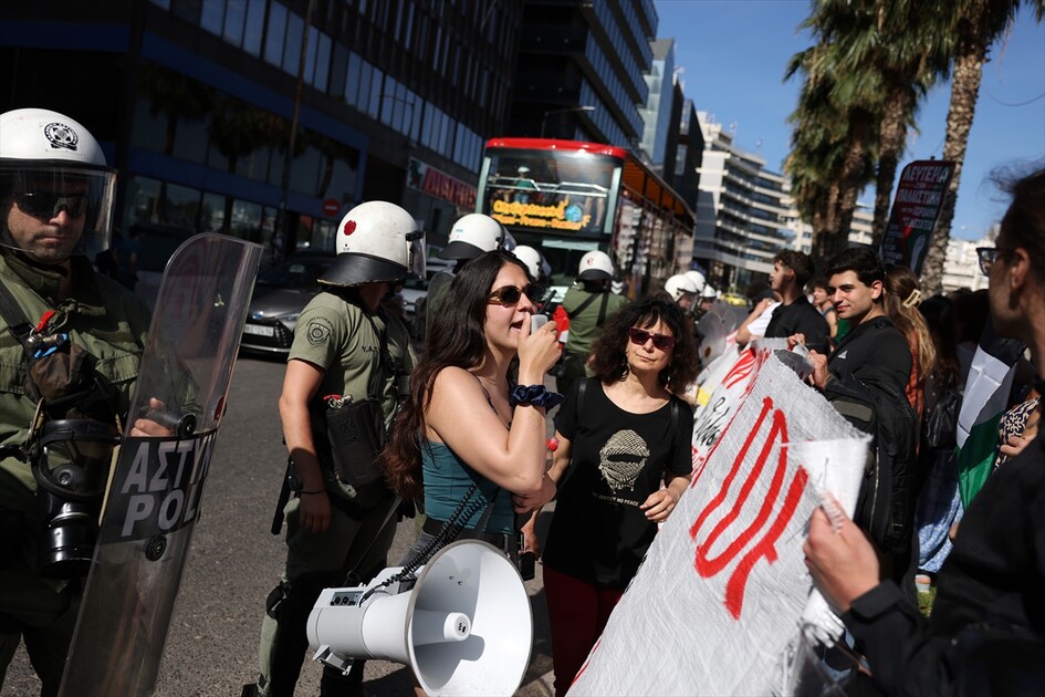Yunanistan'da İsrailli turistleri taşıyan gemi protesto edildi