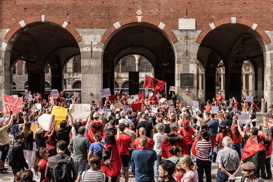 İtalya'da binlerce kişinin katılımıyla Arnavutluk'taki turizm projesi karşıtı gösteri düzenlendi