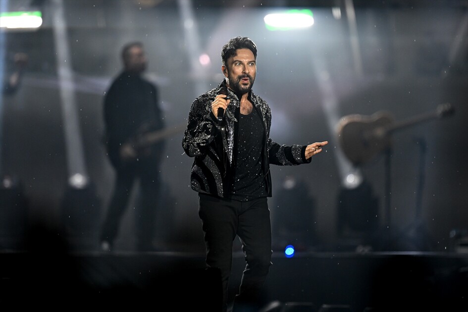 Tarkan, Başkent Millet Bahçesi'nde konser verdi