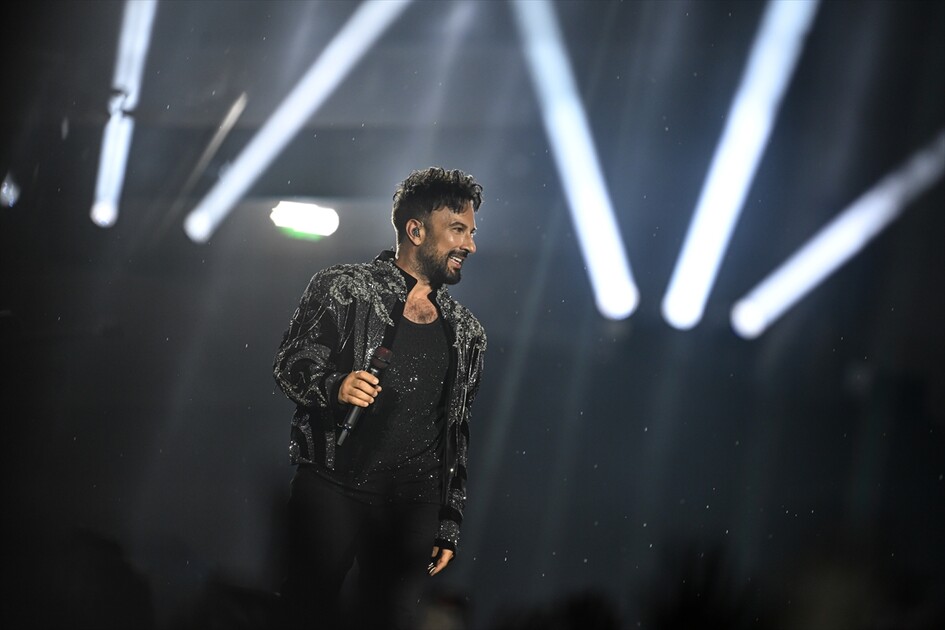 Tarkan, Başkent Millet Bahçesi'nde konser verdi