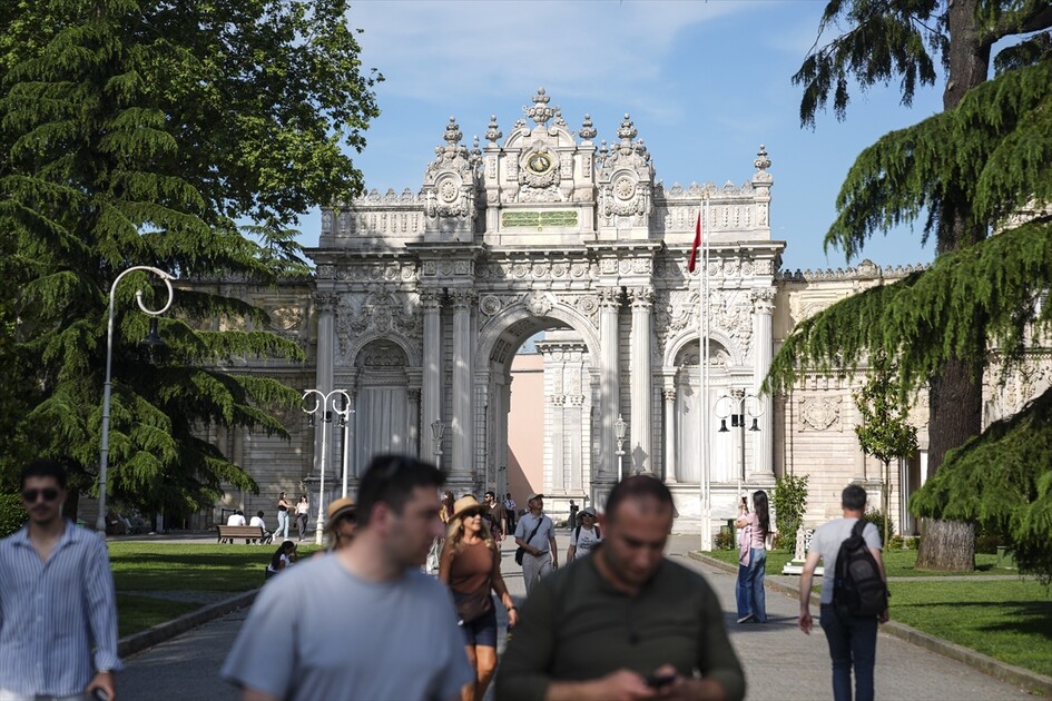 Osmanlı'nın görkemli mirası Dolmabahçe Sarayı 170 yaşında