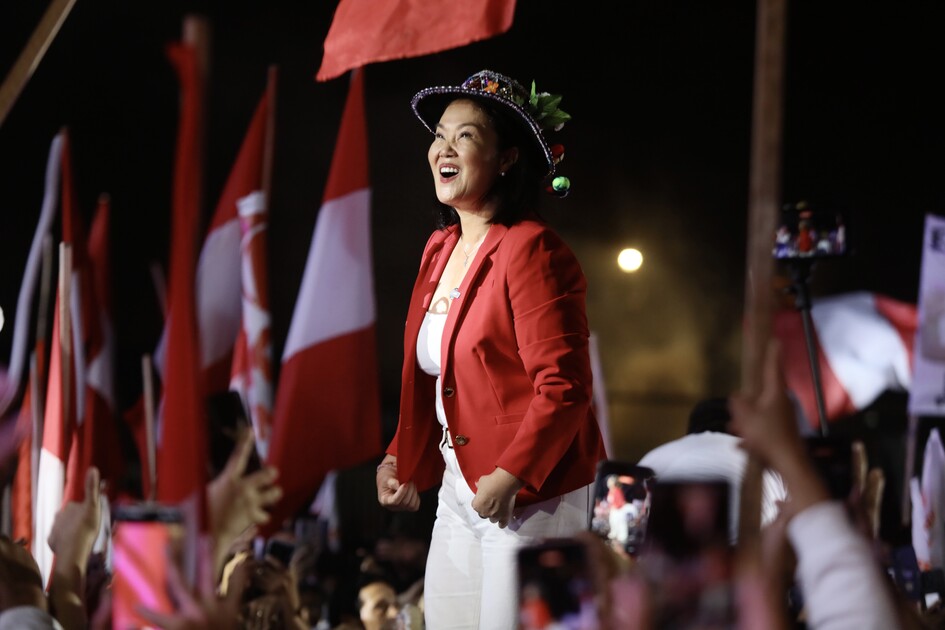 Peru Cumhurbaşkanı adayı Keiko Fujimori’nin Lima’daki kampanya kapanış etkinliğine binlerce destekçi katıldı
