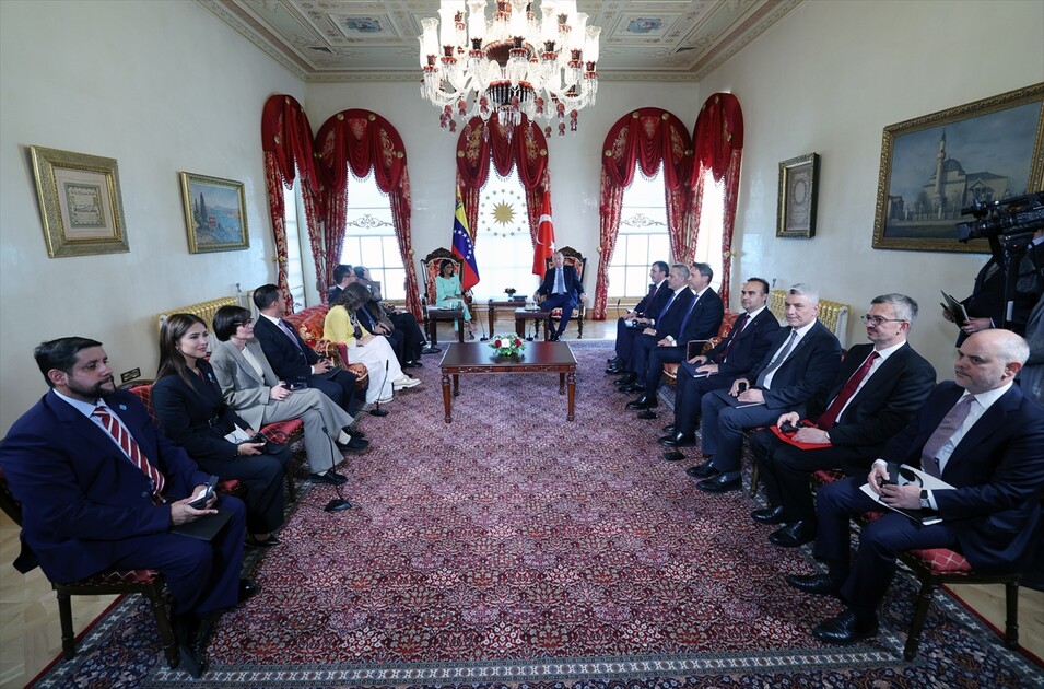 إسطنبول.. أردوغان يستقبل الرئيسة المؤقتة لفنزويلا بمراسم رسمية