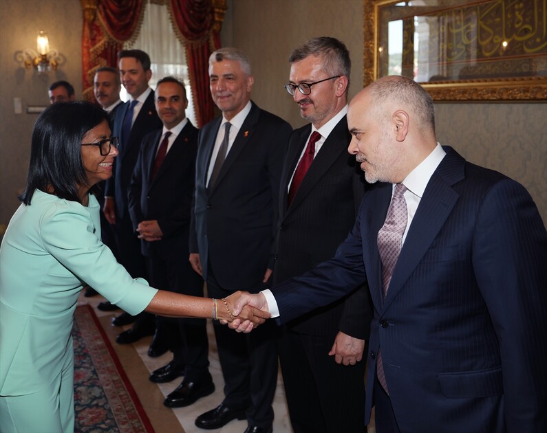 إسطنبول.. أردوغان يستقبل الرئيسة المؤقتة لفنزويلا بمراسم رسمية