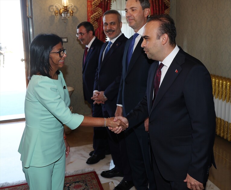 إسطنبول.. أردوغان يستقبل الرئيسة المؤقتة لفنزويلا بمراسم رسمية