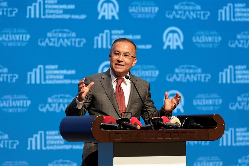 Gaziantep Valisi Çeber, AA Kent Ekonomileri Zirvesi'nde konuştu