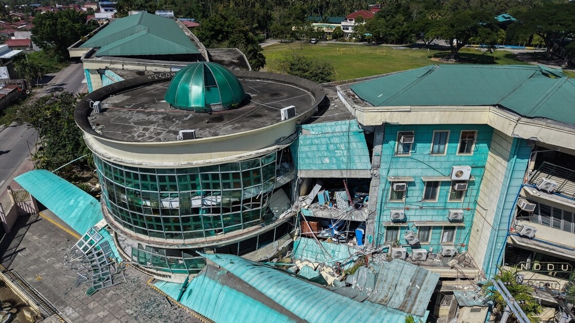 Filipinler'in Mindanao bölgesinde meydana gelen 7,8 büyüklüğündeki depremde en az 37 kişi öldü