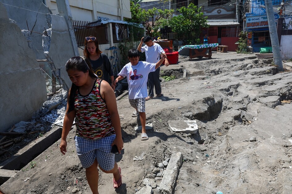 Filipinler'deki 7,8 büyüklüğündeki depremden yaklaşık 88 bin kişi etkilendi