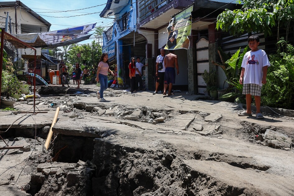 Filipinler'deki 7,8 büyüklüğündeki depremden yaklaşık 88 bin kişi etkilendi