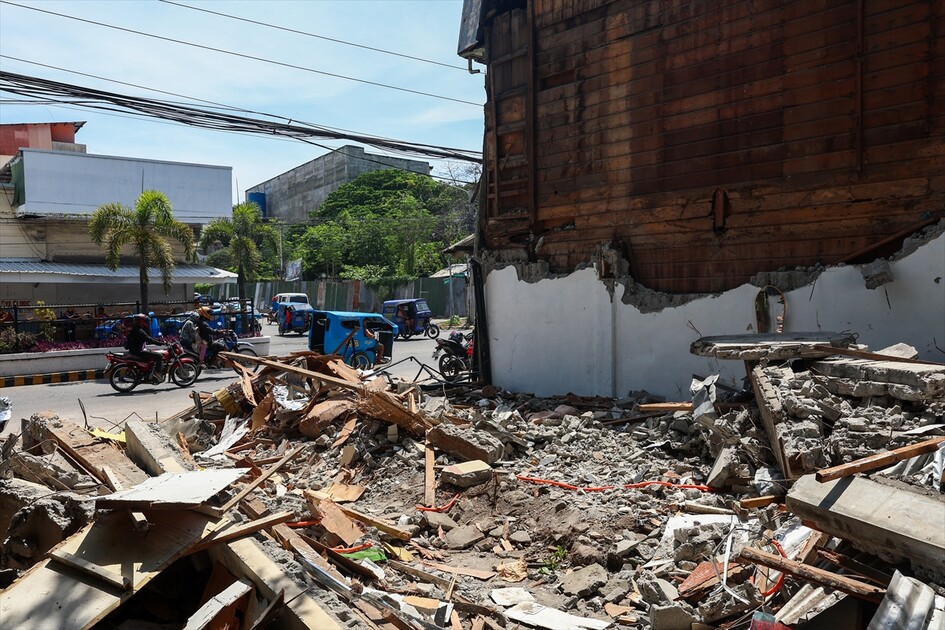 Filipinler'deki 7,8 büyüklüğündeki depremden yaklaşık 88 bin kişi etkilendi