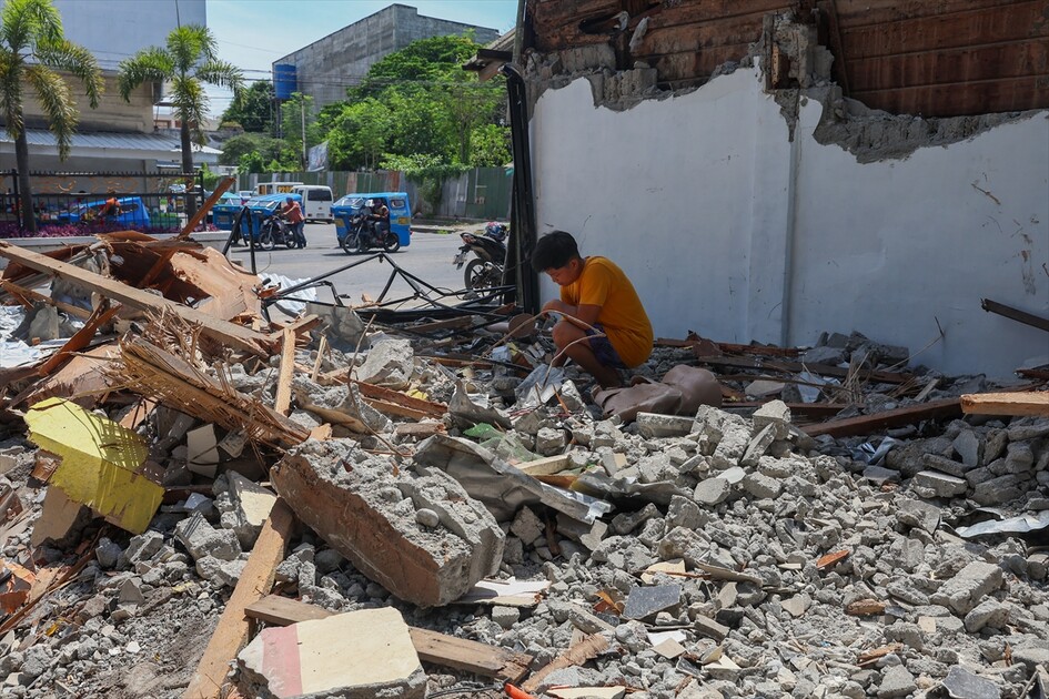 Filipinler'in Mindanao bölgesinde meydana gelen 7,8 büyüklüğündeki depremde ölü sayısı 53'e yükseldi