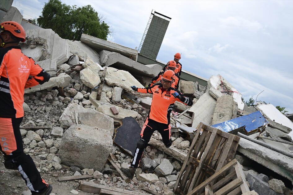 TSK İnsani Yardım Tugayı'nda arama kurtarma tatbikatı düzenlendi
