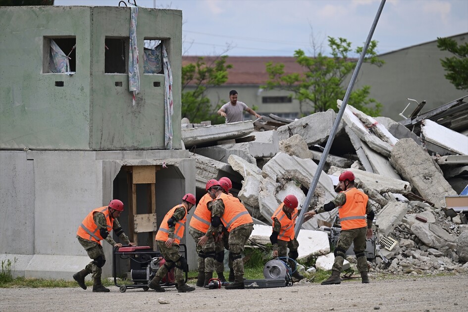 TSK İnsani Yardım Tugayı'nda arama kurtarma tatbikatı düzenlendi
