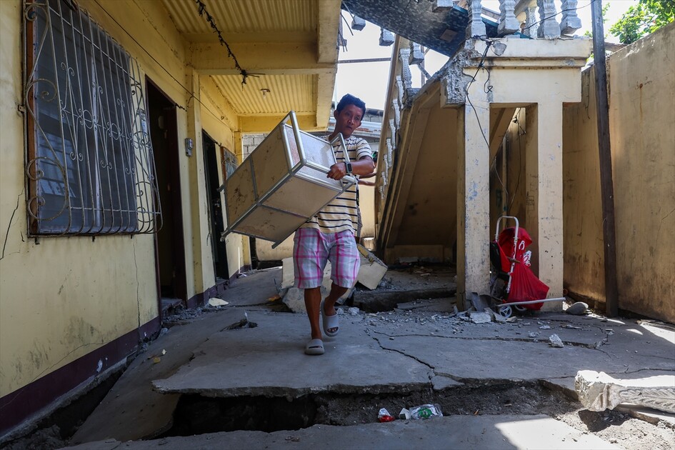 Filipinler'deki 7,8 büyüklüğündeki depremden yaklaşık 88 bin kişi etkilendi