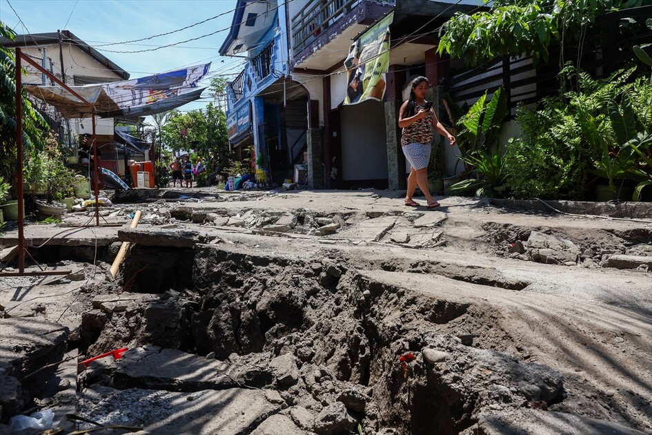 Filipinler'deki 7,8 büyüklüğündeki depremden yaklaşık 88 bin kişi etkilendi