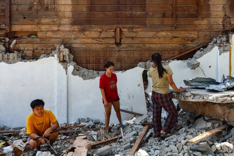 Filipinler'deki 7,8 büyüklüğündeki depremden yaklaşık 88 bin kişi etkilendi