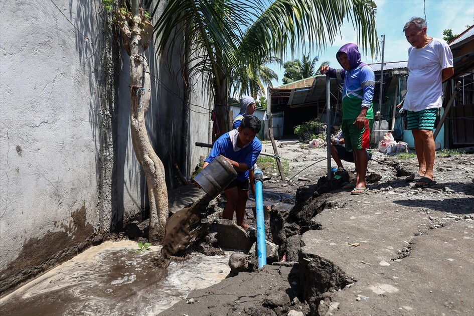 Filipinler'deki 7,8 büyüklüğündeki depremden yaklaşık 88 bin kişi etkilendi