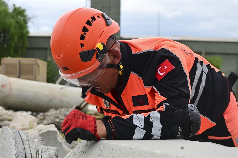 TSK İnsani Yardım Tugayı'nda arama kurtarma tatbikatı düzenlendi