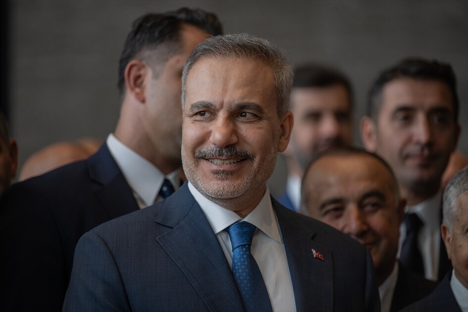 إسطنبول.. فيدان يشارك في افتتاح معرض عن تهجير أتراك الأهيسكا