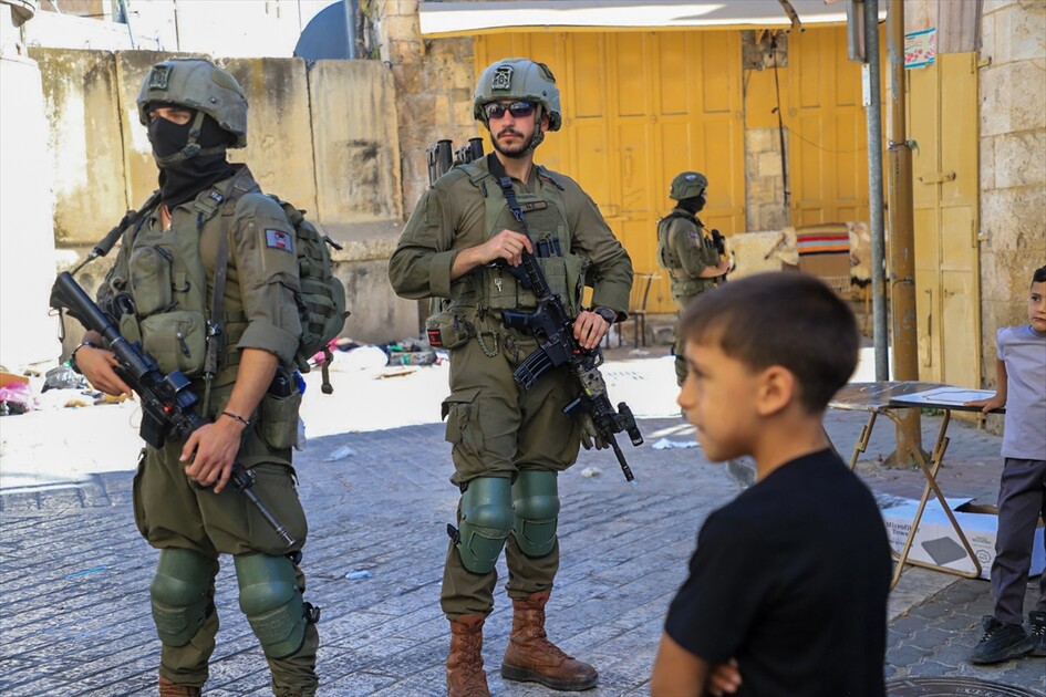 الضفة.. إصابة شاب فلسطيني من ذوي الإعاقة برصاص إسرائيلي