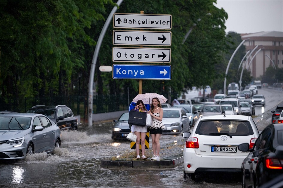 Ankara'da sağanak etkili oldu