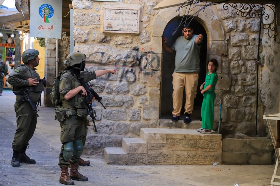 الضفة.. إصابة شاب فلسطيني من ذوي الإعاقة برصاص إسرائيلي