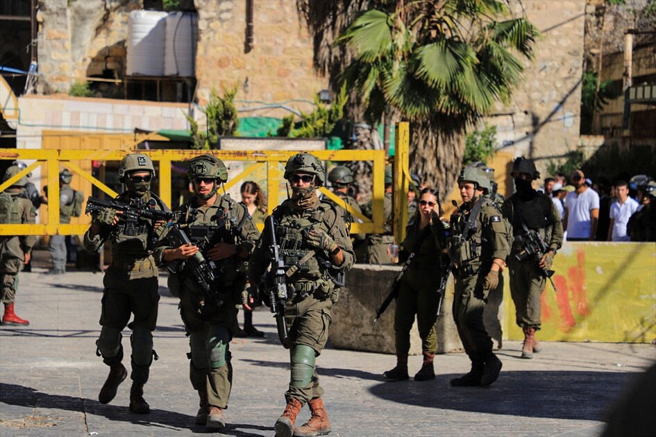 الضفة.. إصابة شاب فلسطيني من ذوي الإعاقة برصاص إسرائيلي