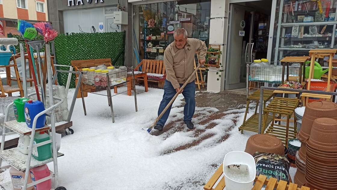 Ankara'da dolu etkili oldu