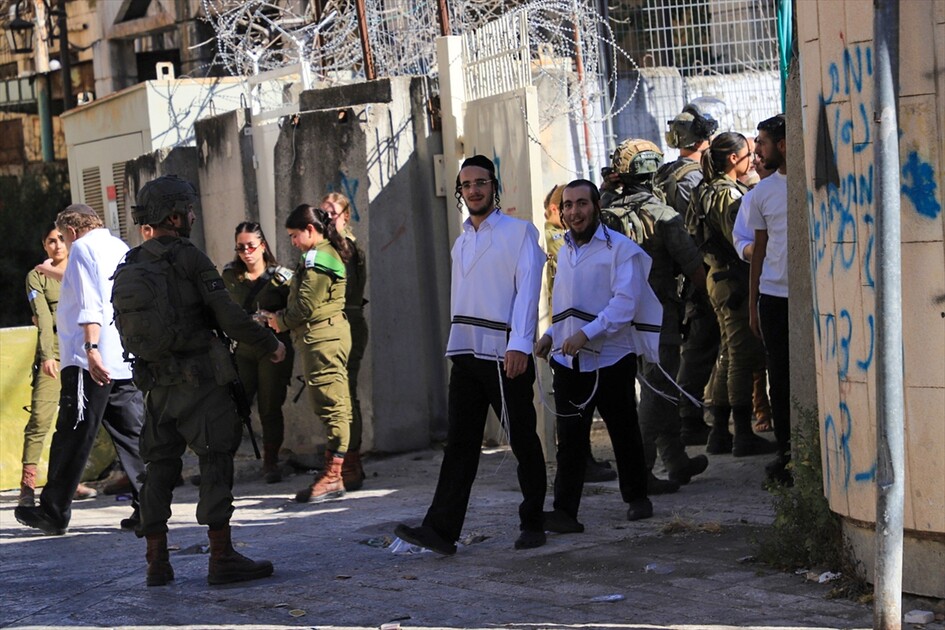 الضفة.. إصابة شاب فلسطيني من ذوي الإعاقة برصاص إسرائيلي
