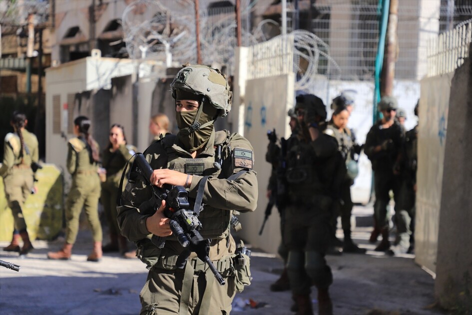 الضفة.. إصابة شاب فلسطيني من ذوي الإعاقة برصاص إسرائيلي