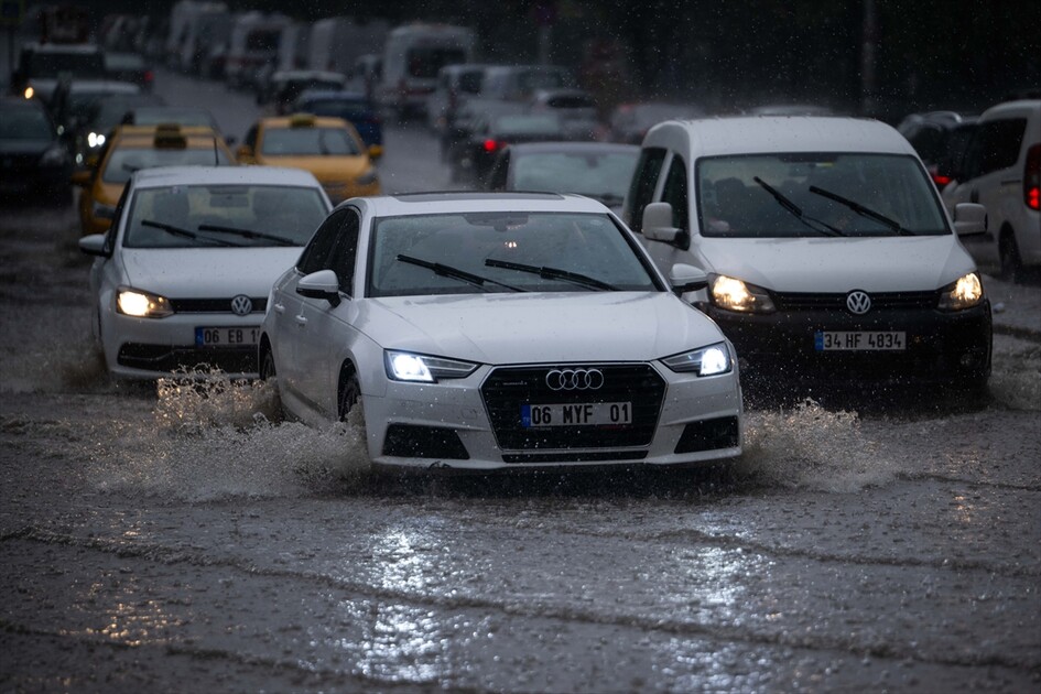 Ankara'da sağanak etkili oldu