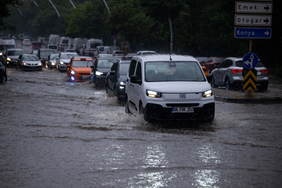 Ankara'da sağanak etkili oldu