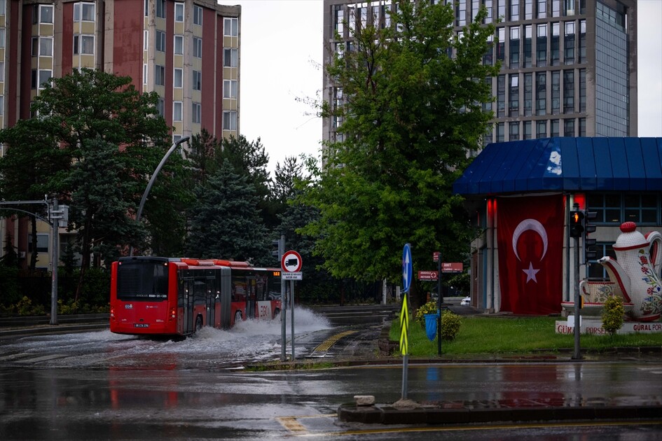 Ankara'da sağanak etkili oldu