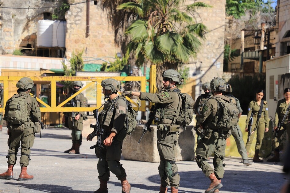 الضفة.. إصابة شاب فلسطيني من ذوي الإعاقة برصاص إسرائيلي