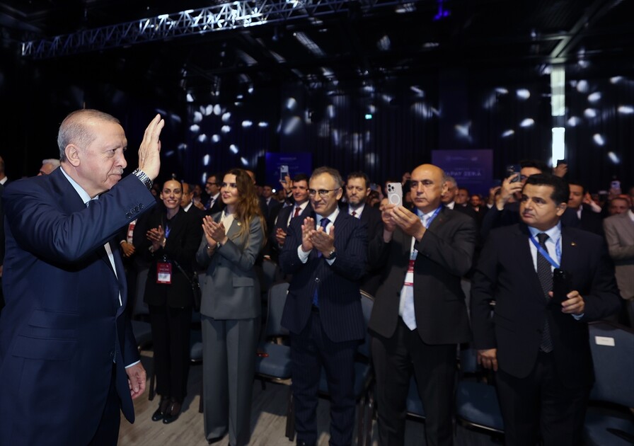 أردوغان: سنطلق برنامجا وطنيا لمحو الأمية بمجال الذكاء الاصطناعي
