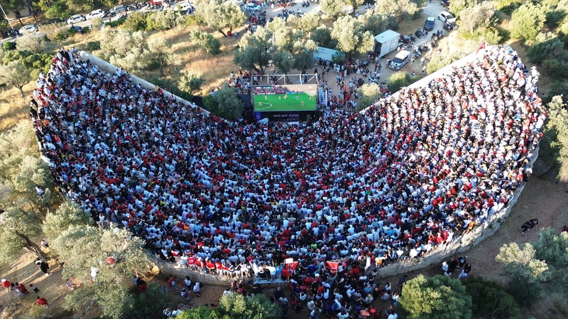 Antalya'da, milli maç heyecanı