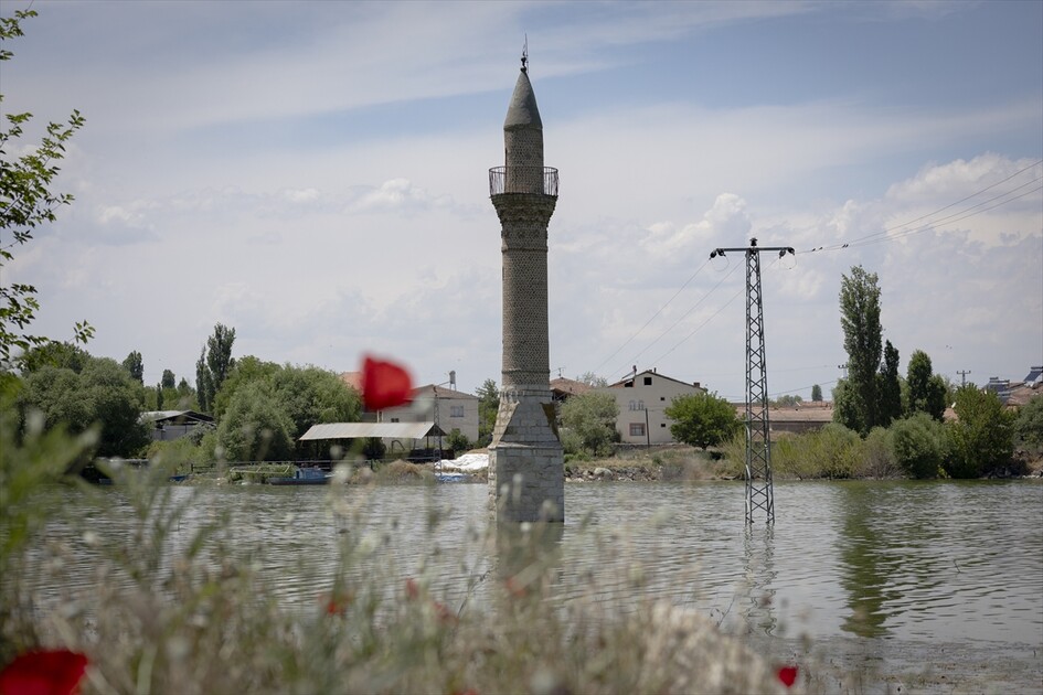 Karakaya Barajı çevresindeki yerleşim yerleri yeniden su altında kaldı