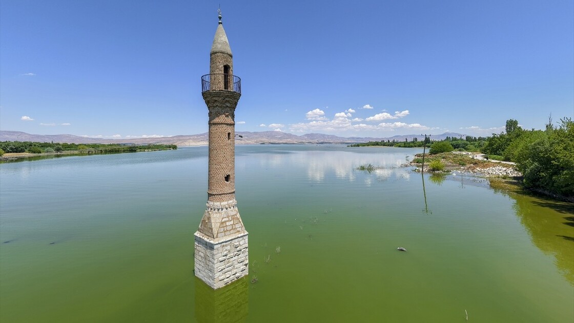 Karakaya Barajı çevresindeki yerleşim yerleri yeniden su altında kaldı